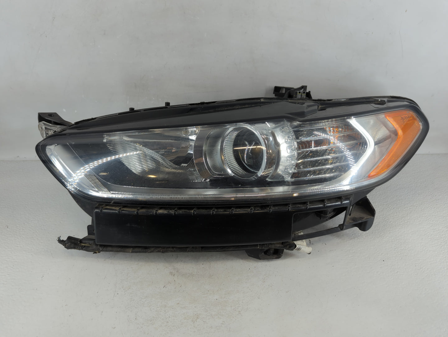 2013-2016 Mini Cooper Paceman Tail Light Assembly Driver Left OEM P/N:DS73-13W030-CD Fits Fits 2013 2014 2015 2016 OEM Used 