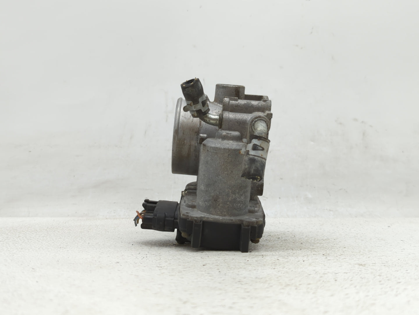 2014 Mitsubishi Lancer Throttle Body P/N:57021 B Fits OEM Used Auto Parts - Oemusedautoparts1.com