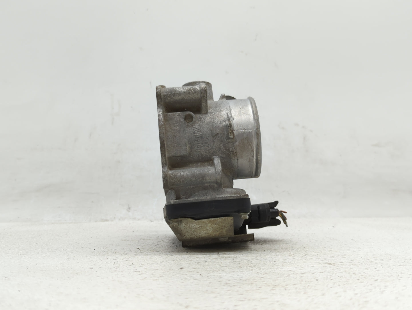 2014 Mitsubishi Lancer Throttle Body P/N:57021 B Fits OEM Used Auto Parts - Oemusedautoparts1.com