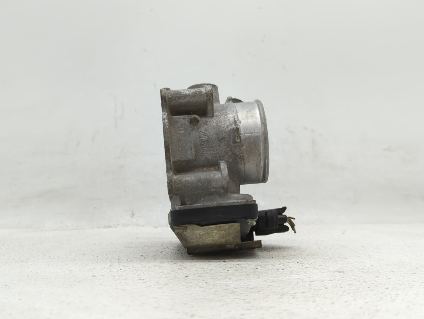 2014 Mitsubishi Lancer Throttle Body P/N:57021 B Fits OEM Used Auto Parts - Oemusedautoparts1.com