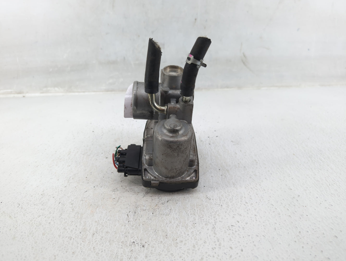 2014 Mitsubishi Mirage Throttle Body P/N:8717 8448 Fits OEM Used Auto Parts - Oemusedautoparts1.com