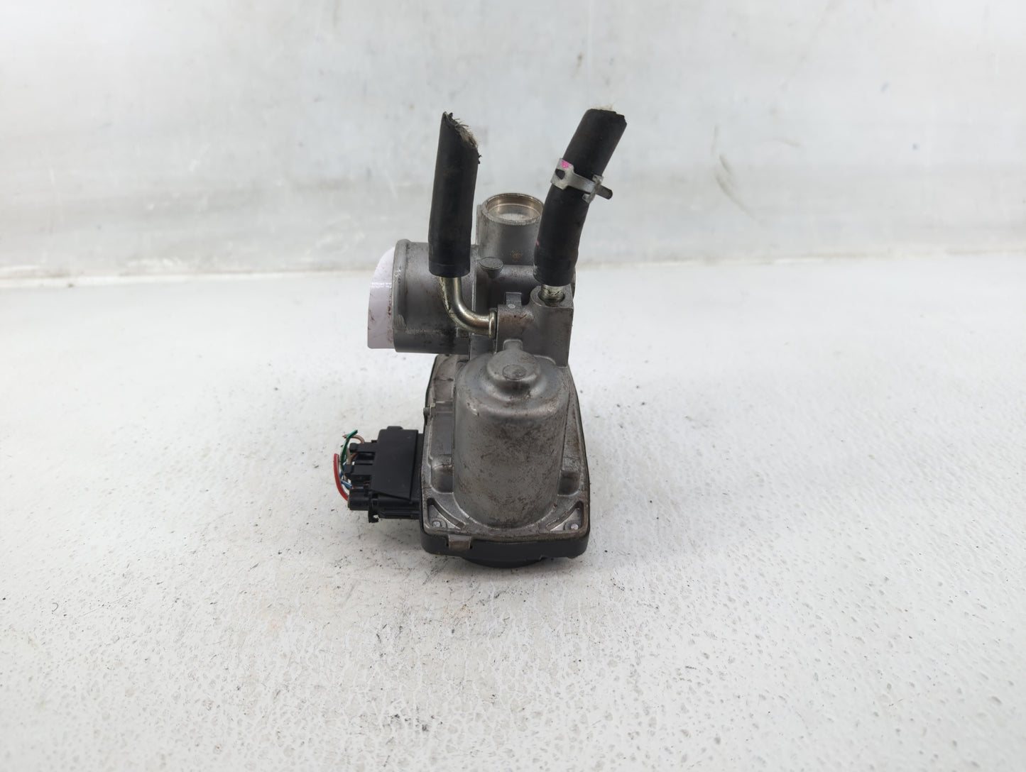 2014 Mitsubishi Mirage Throttle Body P/N:8717 8448 Fits OEM Used Auto Parts - Oemusedautoparts1.com