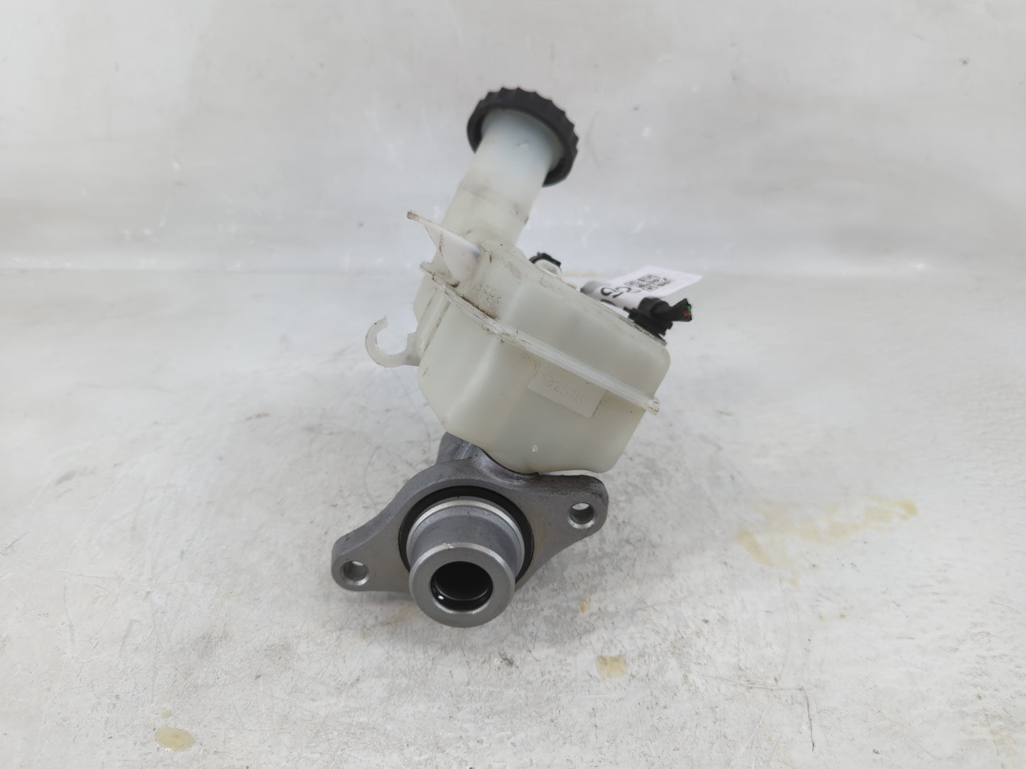 2014-2016 Mitsubishi Outlander Brake Master Cylinder - Oemusedautoparts1.com