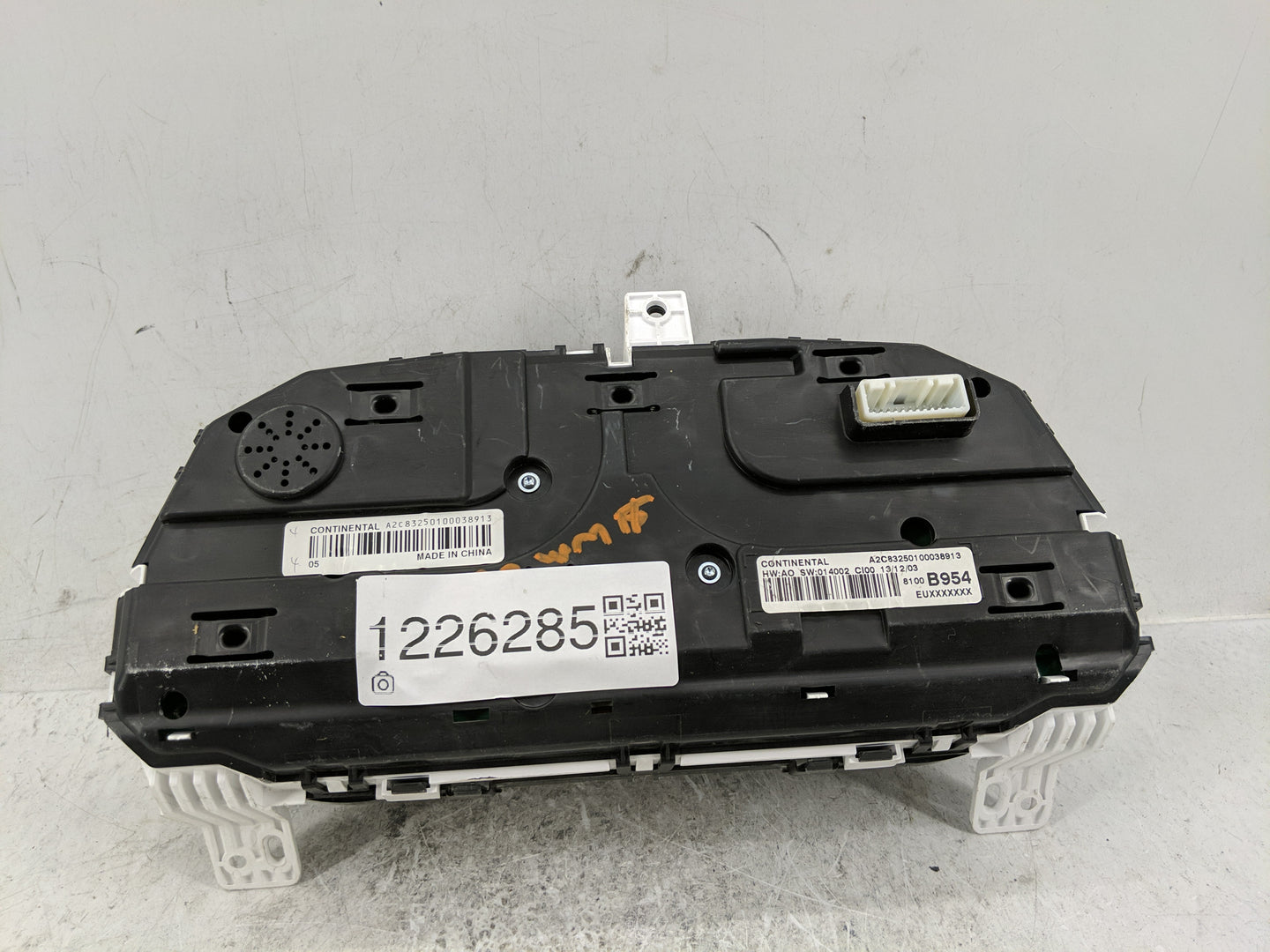 2014-2015 Mitsubishi Outlander Instrument Cluster Speedometer Gauges P/N:8100B954 Fits Fits 2014 2015 OEM Used Auto Parts - 