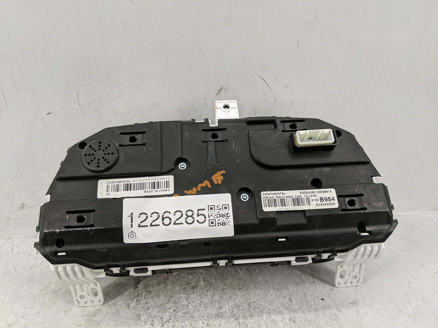 2014-2015 Mitsubishi Outlander Instrument Cluster Speedometer Gauges P/N:8100B954 Fits Fits 2014 2015 OEM Used Auto Parts - 