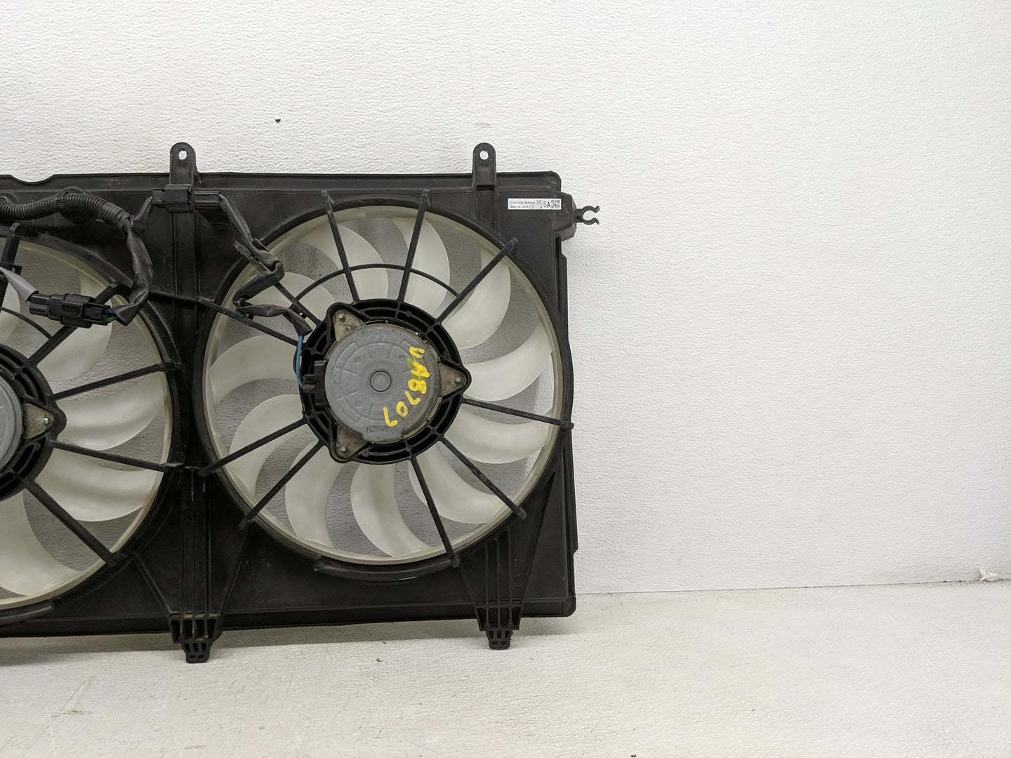 2014-2016 Mitsubishi Outlander Electric Radiator Cooling Fan Motor Assembly Fits Fits 2014 2015 2016 OEM Used Auto Parts - O