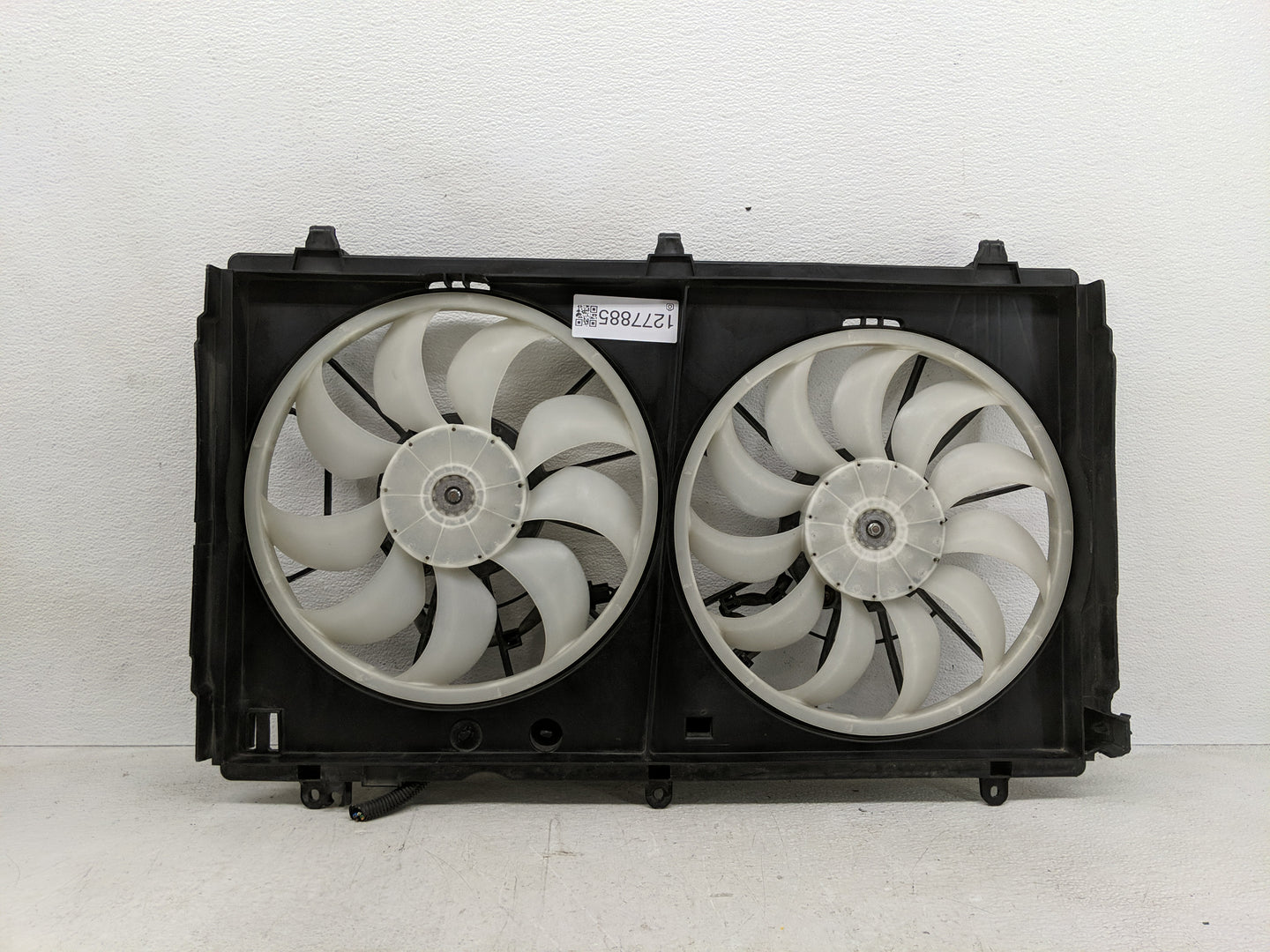 2014-2016 Mitsubishi Outlander Electric Radiator Cooling Fan Motor Assembly Fits Fits 2014 2015 2016 OEM Used Auto Parts - O
