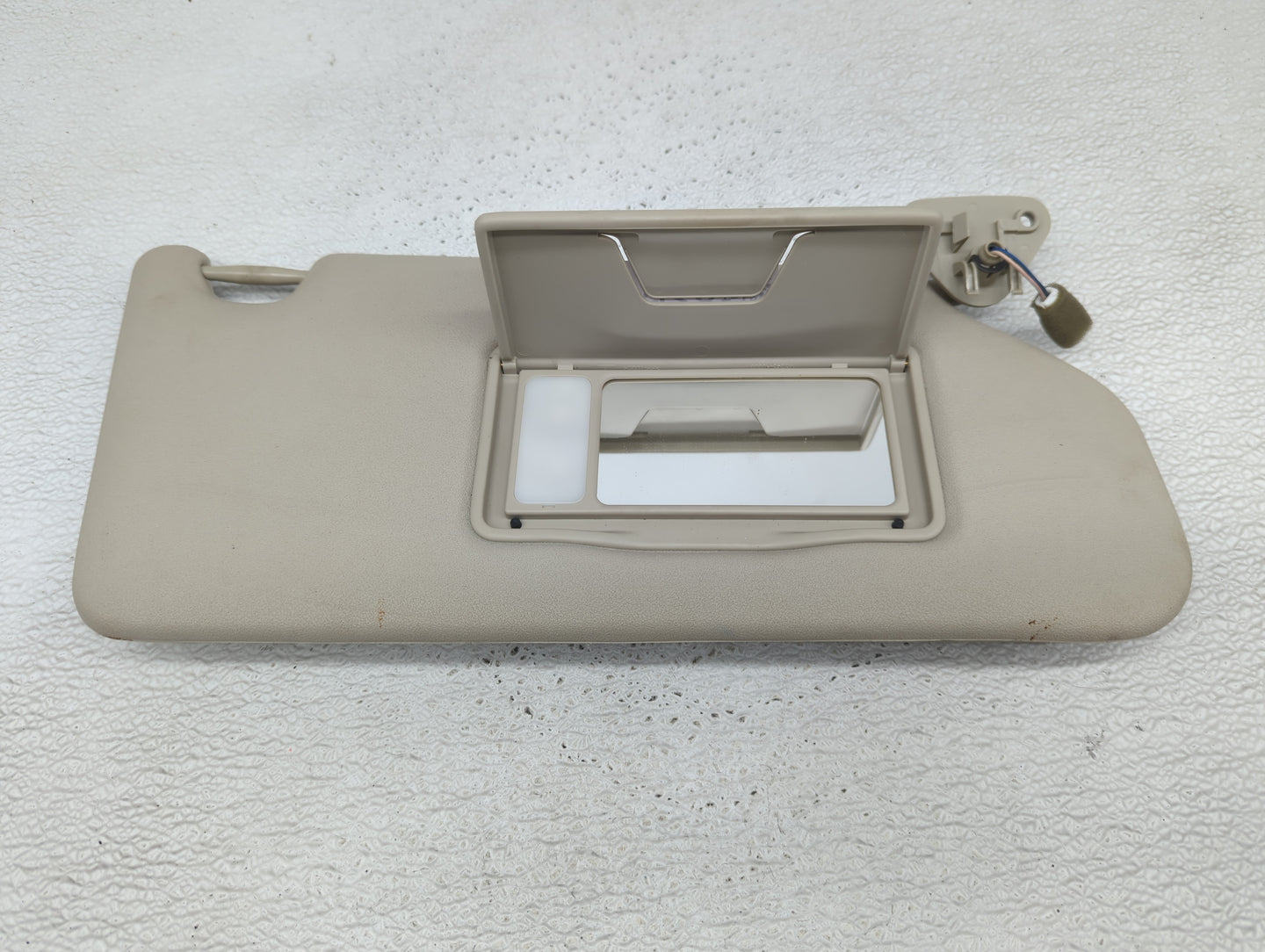 2014-2015 Mitsubishi Outlander Sun Visor Shade Replacement Passenger Right Mirror Fits Fits 2014 2015 OEM Used Auto Parts - 