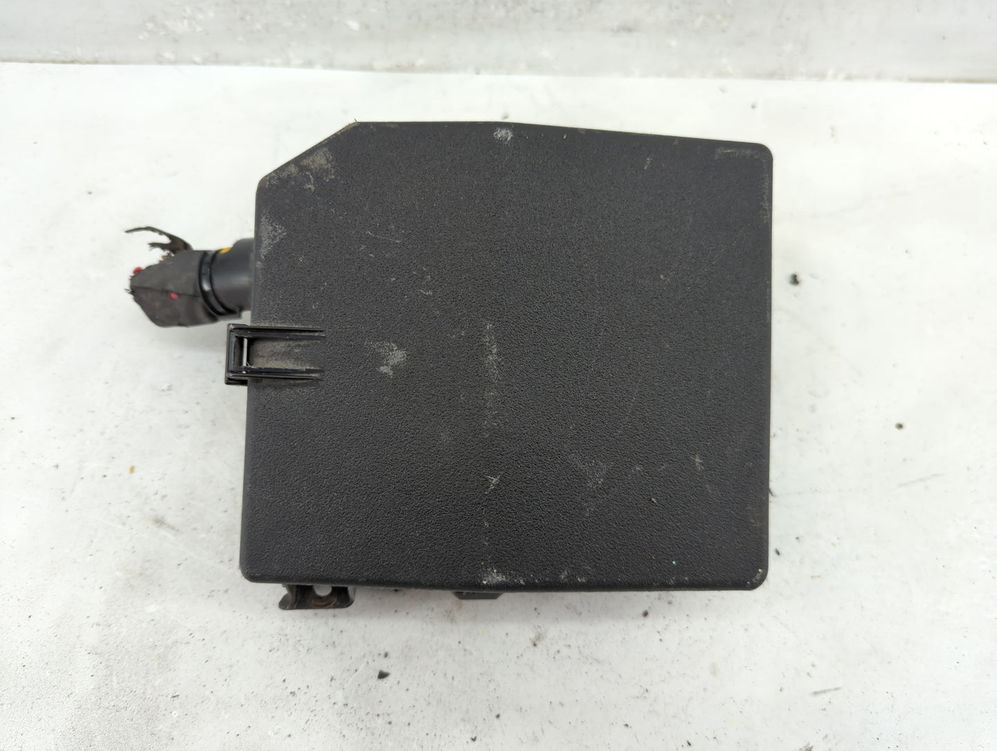 2014-2016 Mitsubishi Outlander Fusebox Fuse Box Panel Relay Module P/N:3605-NA Fits Fits 2014 2015 2016 OEM Used Auto Parts 
