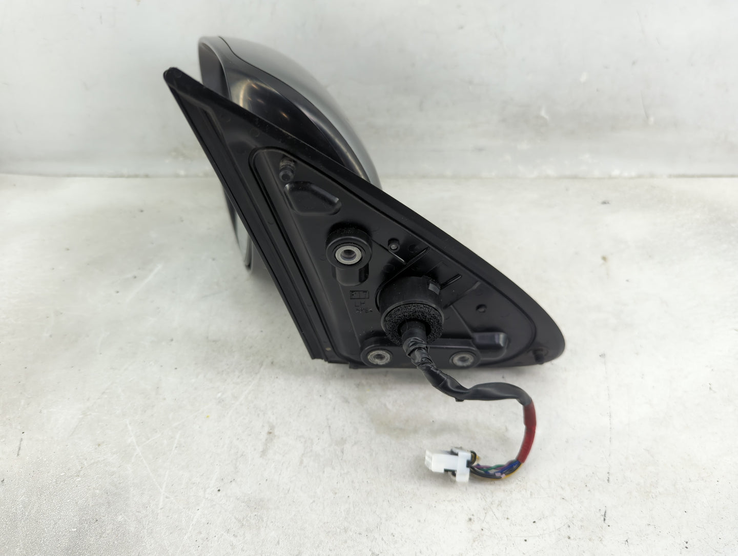 2014-2015 Mitsubishi Outlander Driver Side View Mirror - Left Door Mirror OEM Used - Oemusedautoparts1.com