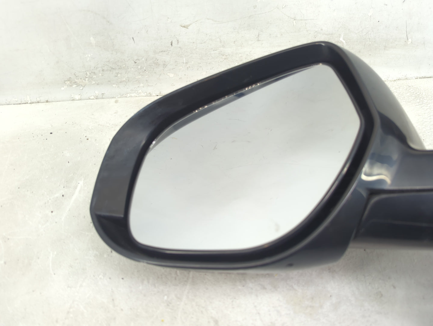 2014-2015 Mitsubishi Outlander Driver Side View Mirror - Left Door Mirror OEM Used - Oemusedautoparts1.com