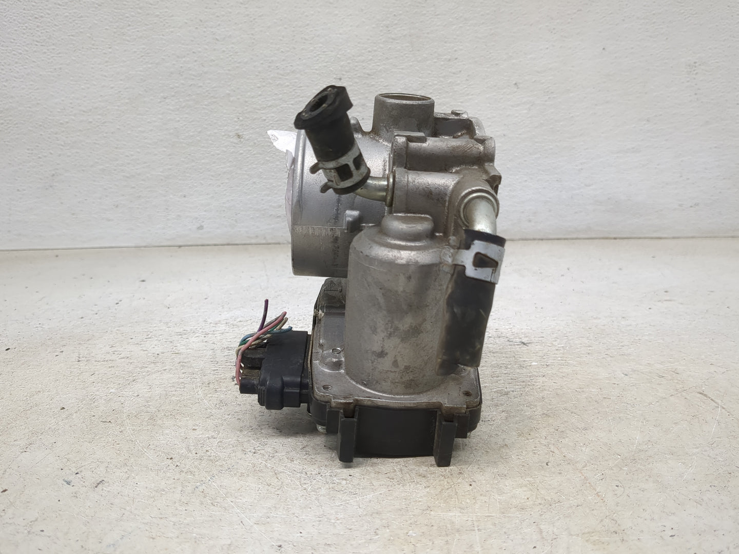 2013-2017 Mitsubishi Outlander Throttle Body Fits Fits 2013 2014 2015 2016 2017 OEM Used Auto Parts - Oemusedautoparts1.com