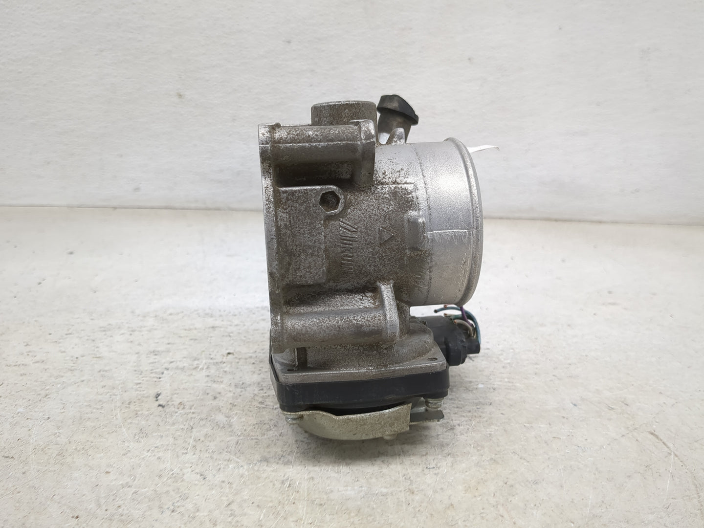 2013-2017 Mitsubishi Outlander Throttle Body Fits Fits 2013 2014 2015 2016 2017 OEM Used Auto Parts - Oemusedautoparts1.com
