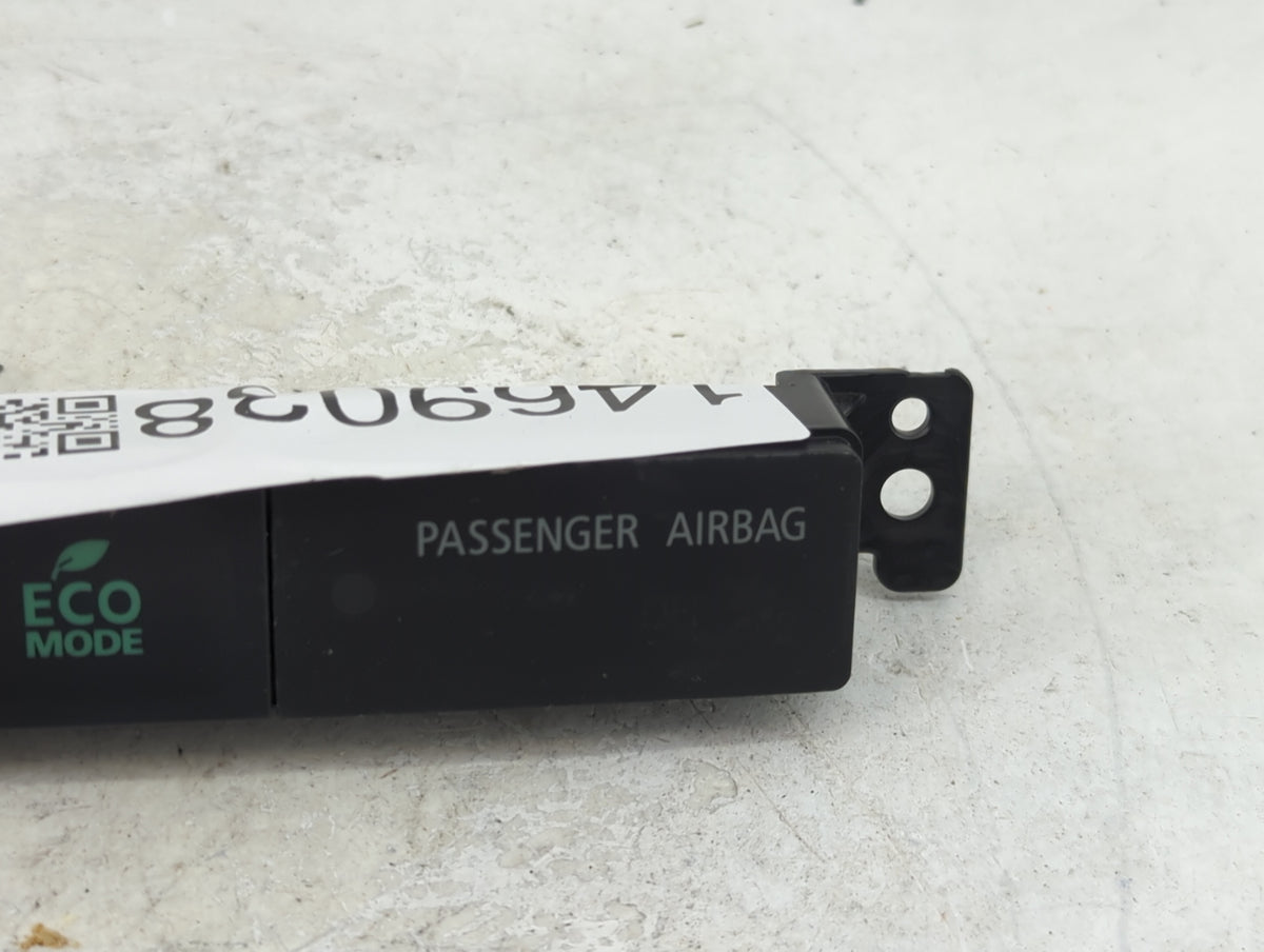 2014 Mitsubishi Outlander Hazard Switch 6002b402|c68236|4.7042.00418 - Oemusedautoparts1.com