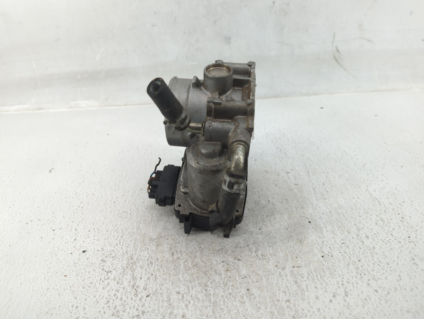 2013-2017 Mitsubishi Outlander Throttle Body P/N:67021TB Fits Fits 2013 2014 2015 2016 2017 OEM Used Auto Parts - Oemusedaut