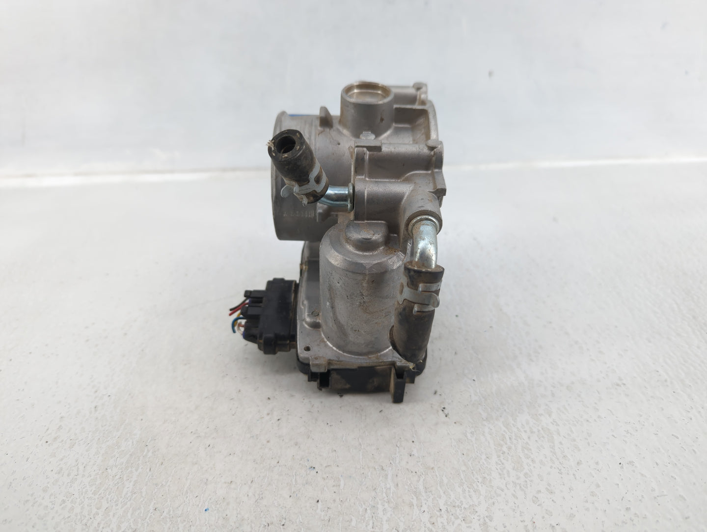 2013-2017 Mitsubishi Outlander Throttle Body P/N:3517 0104 57021-B Fits Fits 2013 2014 2015 2016 2017 OEM Used Auto Parts - 