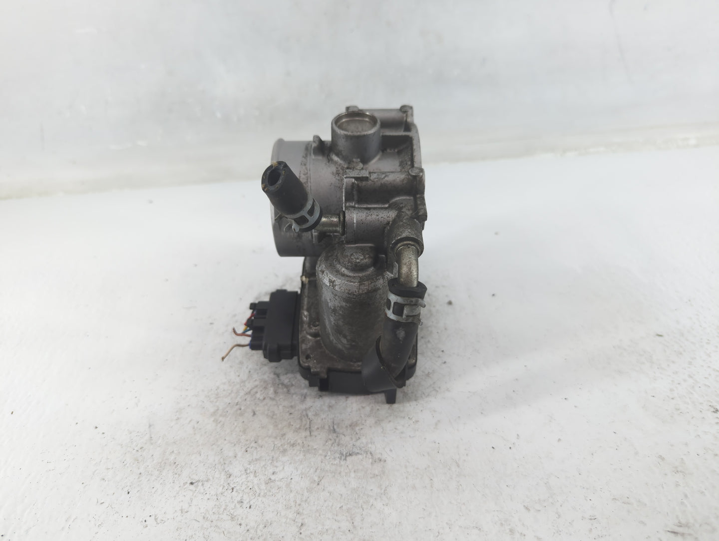 2013-2017 Mitsubishi Outlander Throttle Body P/N:3917 0170 57021-B Fits Fits 2013 2014 2015 2016 2017 OEM Used Auto Parts - 