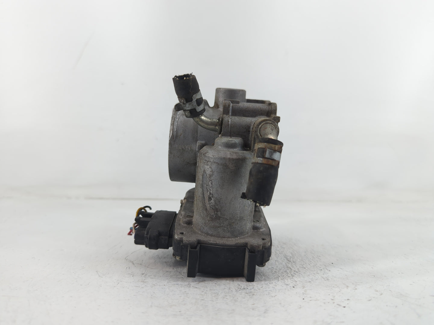 2013-2017 Mitsubishi Outlander Throttle Body P/N:3603 0184 67021-B Fits Fits 2013 2014 2015 2016 2017 OEM Used Auto Parts - 