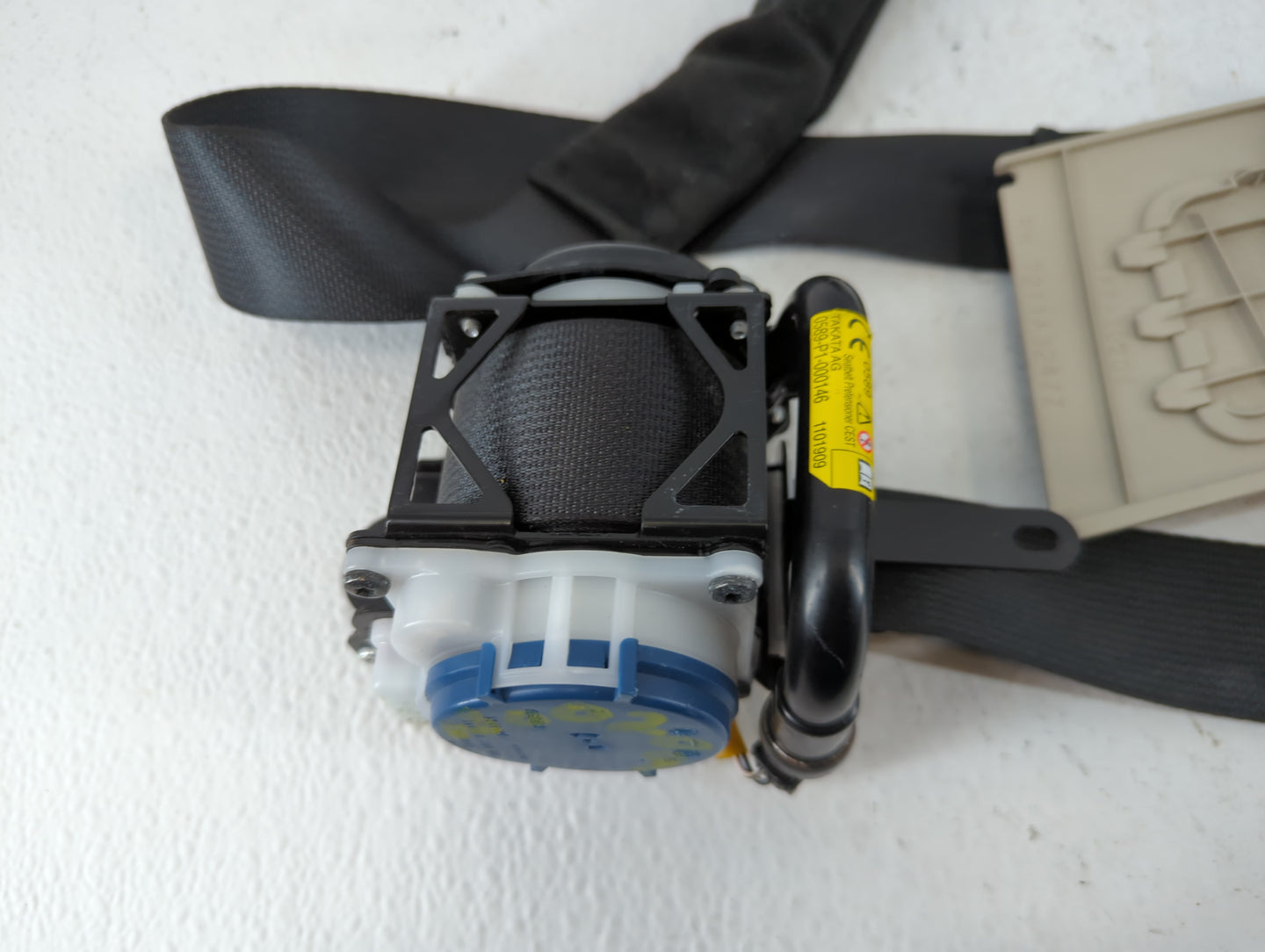 2014-2016 Mitsubishi Outlander Passenger Right Seat Belt Front Retractor - Oemusedautoparts1.com