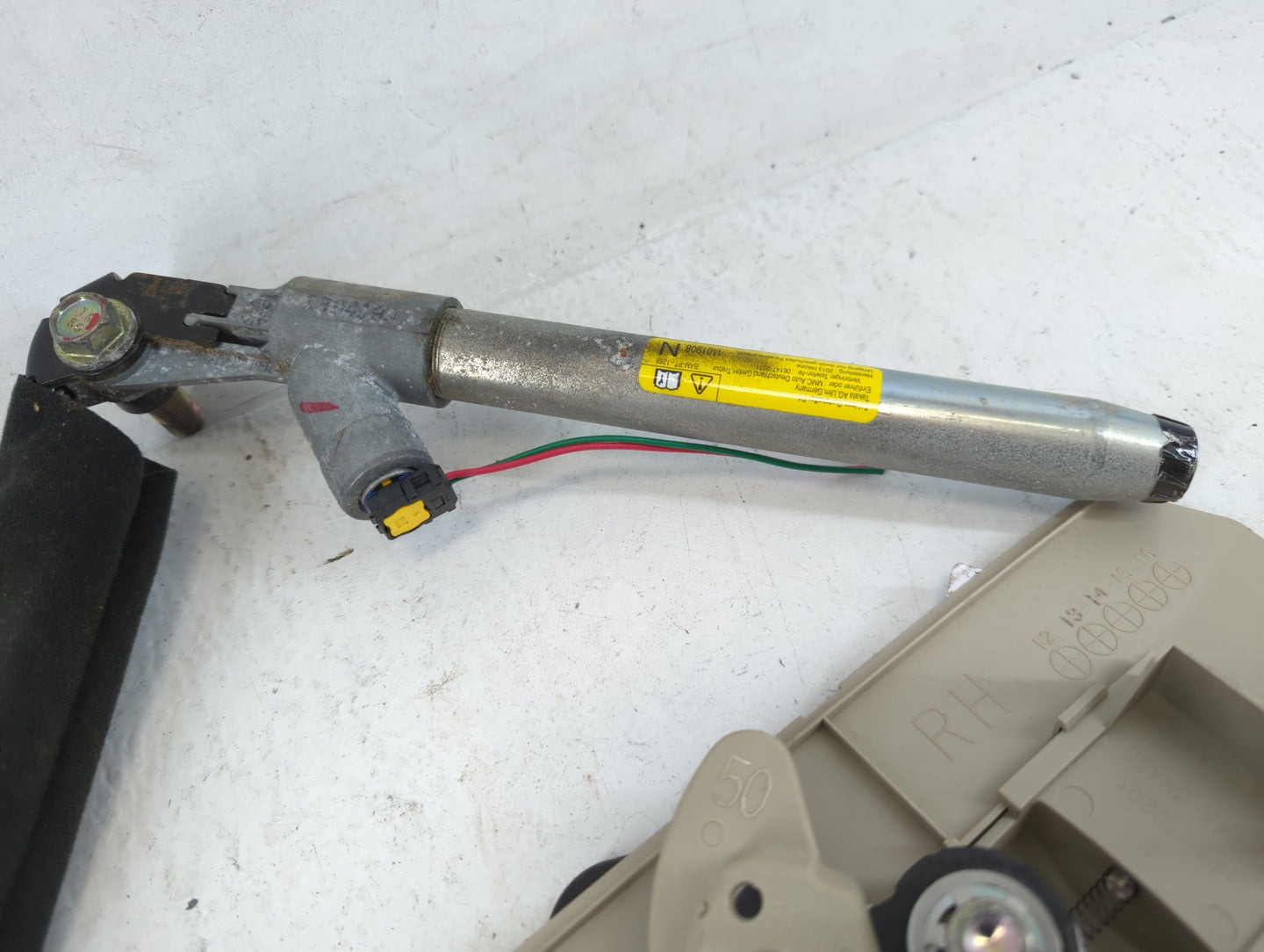 2014-2016 Mitsubishi Outlander Passenger Right Seat Belt Front Retractor - Oemusedautoparts1.com