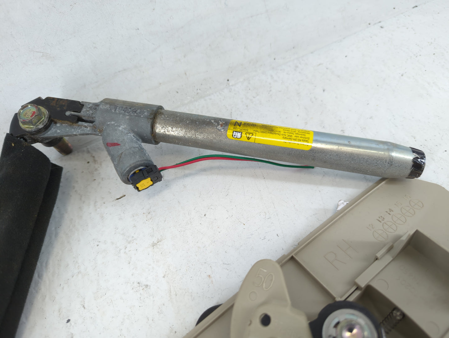 2014-2016 Mitsubishi Outlander Passenger Right Seat Belt Front Retractor - Oemusedautoparts1.com