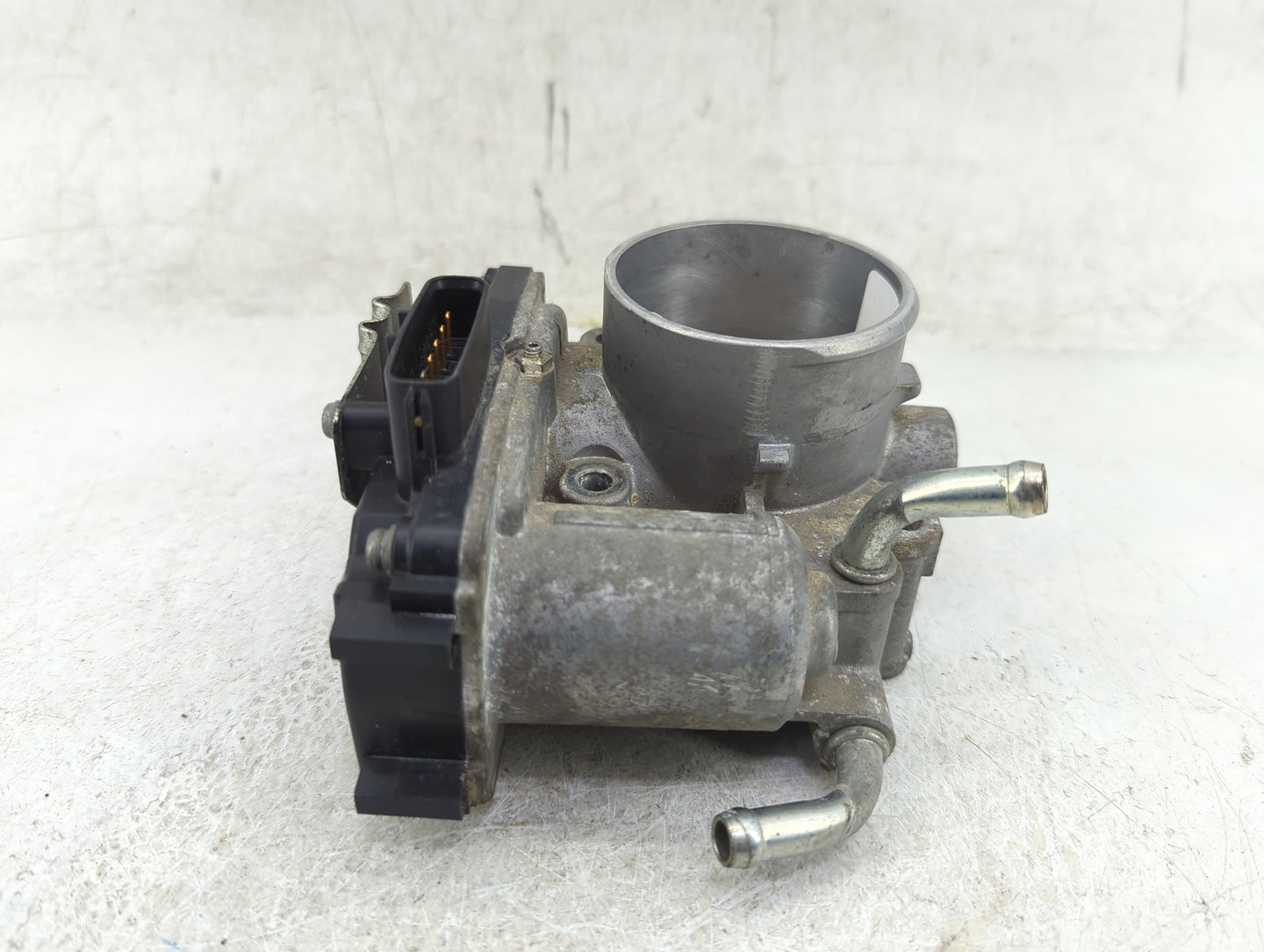 2013-2017 Mitsubishi Outlander Sport Throttle Body P/N:57021-B Fits Fits 2013 2014 2015 2016 2017 OEM Used Auto Parts - Oemu