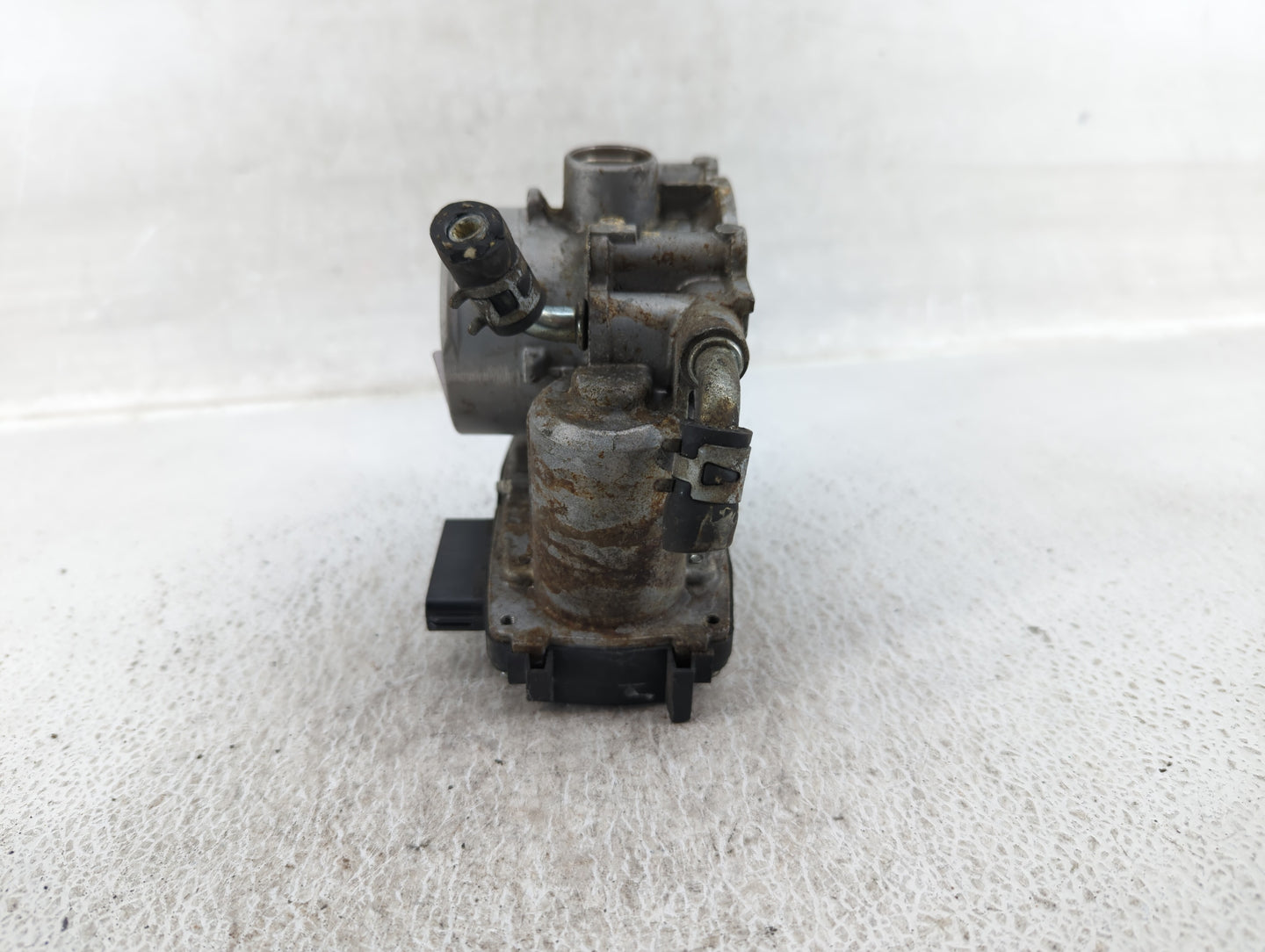 2013-2017 Mitsubishi Outlander Sport Throttle Body P/N:57021 4904 Fits Fits 2013 2014 2015 2016 2017 OEM Used Auto Parts - O