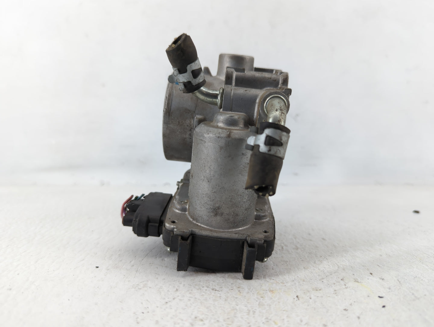 2013-2017 Mitsubishi Outlander Sport Throttle Body P/N:57021-B Fits Fits 2013 2014 2015 2016 2017 OEM Used Auto Parts - Oemu