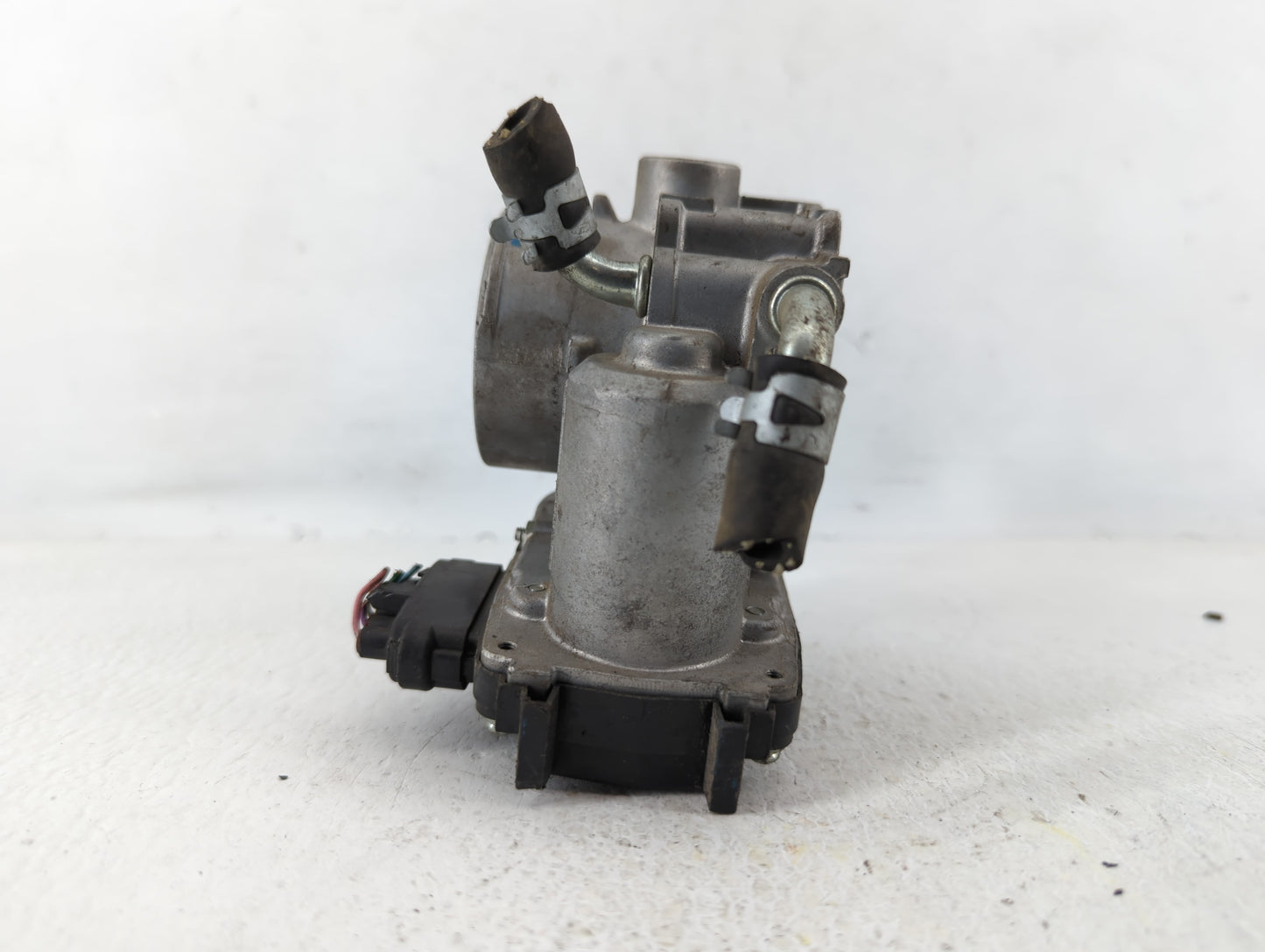 2013-2017 Mitsubishi Outlander Sport Throttle Body P/N:57021-B Fits Fits 2013 2014 2015 2016 2017 OEM Used Auto Parts - Oemu