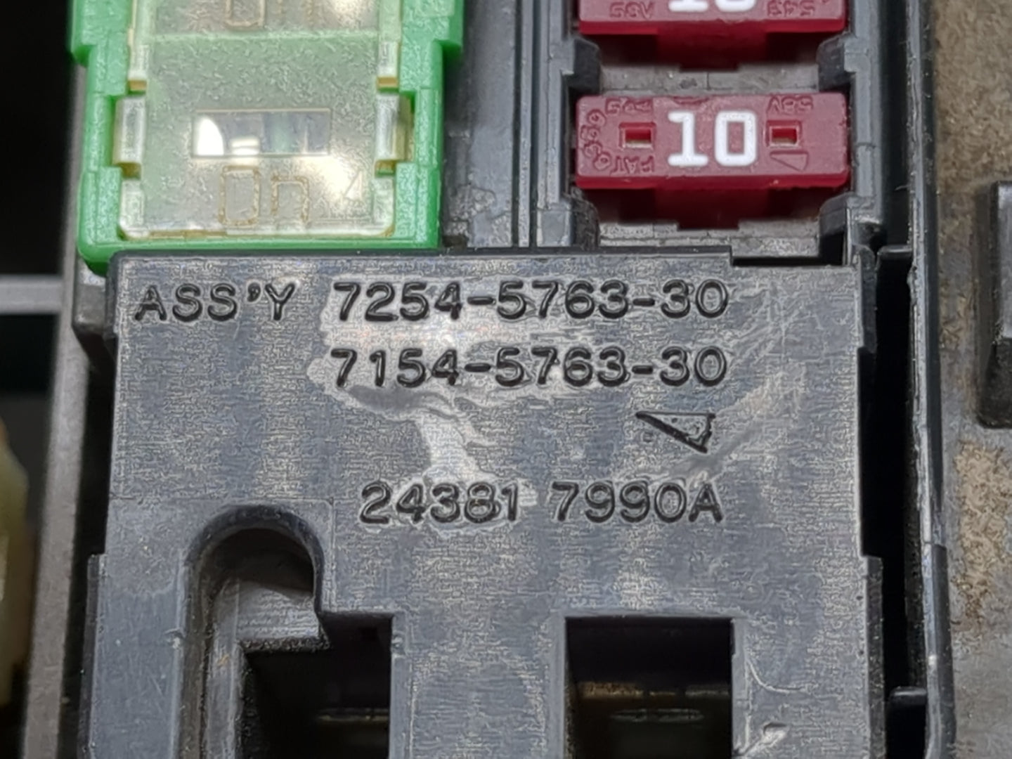 2013-2014 Nissan Altima Fusebox Fuse Box Panel Relay Module P/N:4254-5763-30 Fits Fits 2013 2014 OEM Used Auto Parts - Oemus