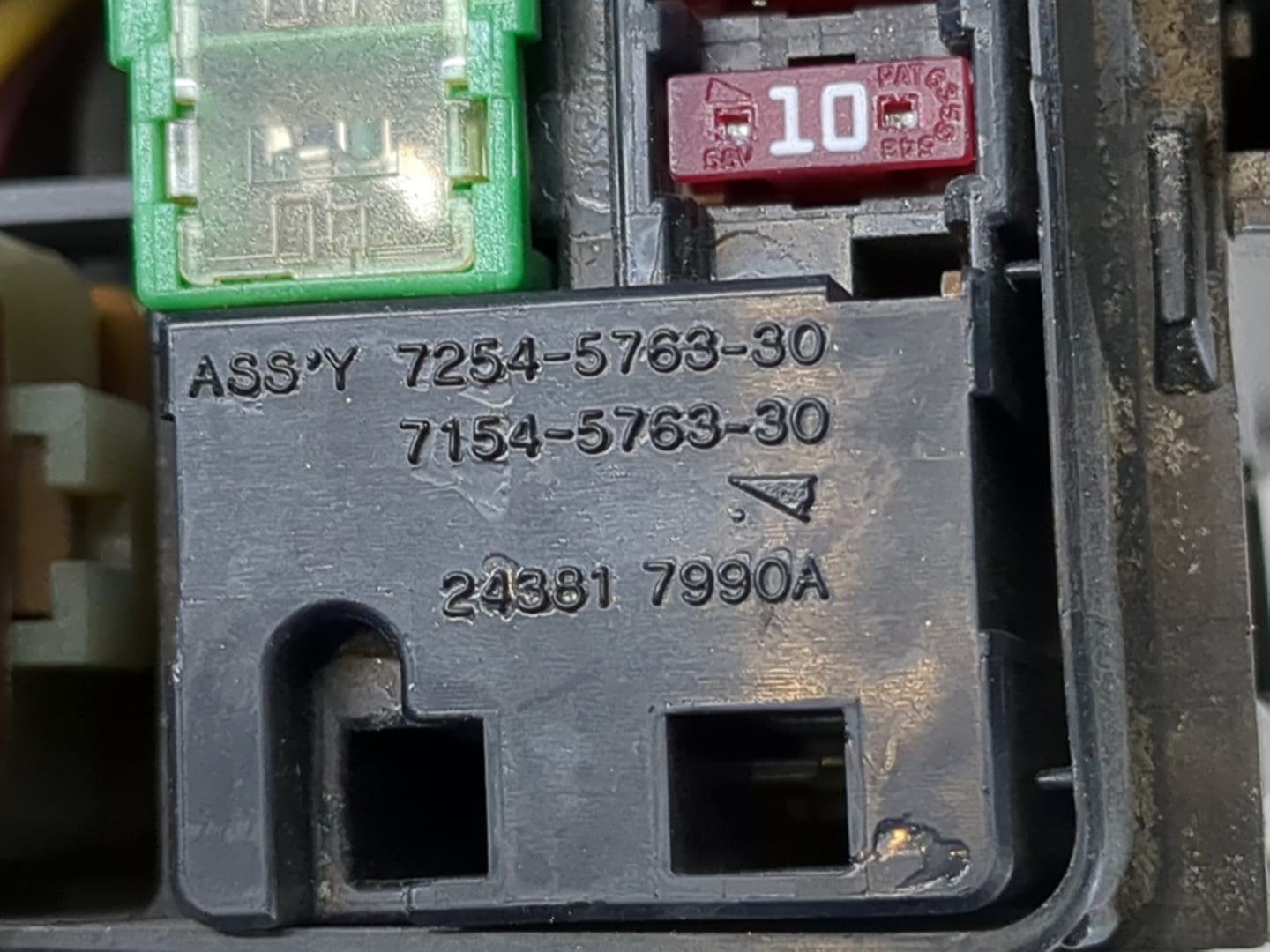 2013-2014 Nissan Altima Fusebox Fuse Box Panel Relay Module P/N:7254-5763-30 Fits Fits 2013 2014 OEM Used Auto Parts - Oemus