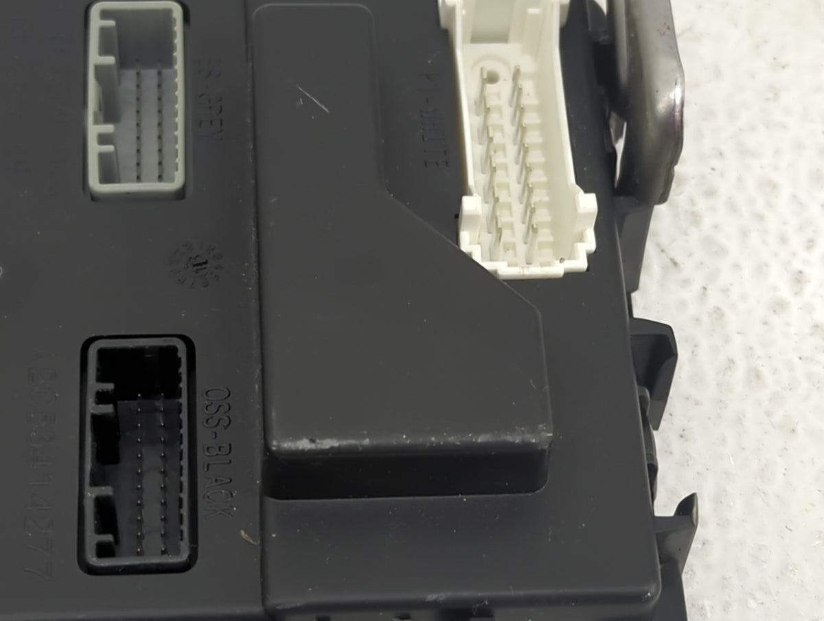 2014-2014 Nissan Altima Body Control Module Bcm Inner Cabin Fuse Box 1130113 - Oemusedautoparts1.com