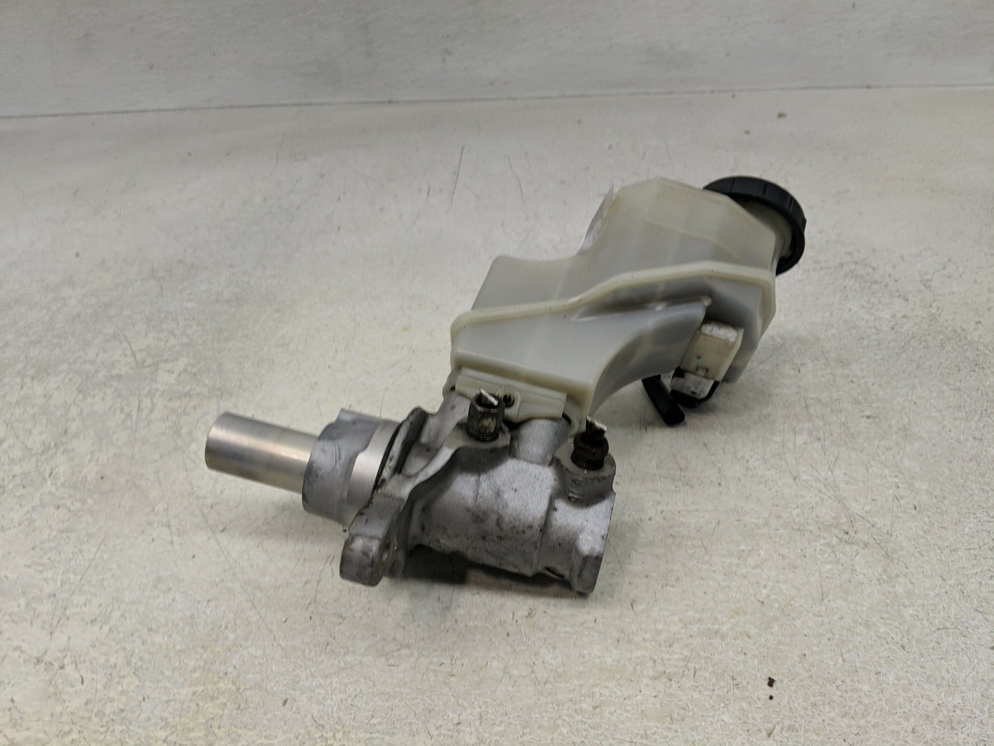 2013-2018 Nissan Altima Brake Master Cylinder 1311483 - Oemusedautoparts1.com