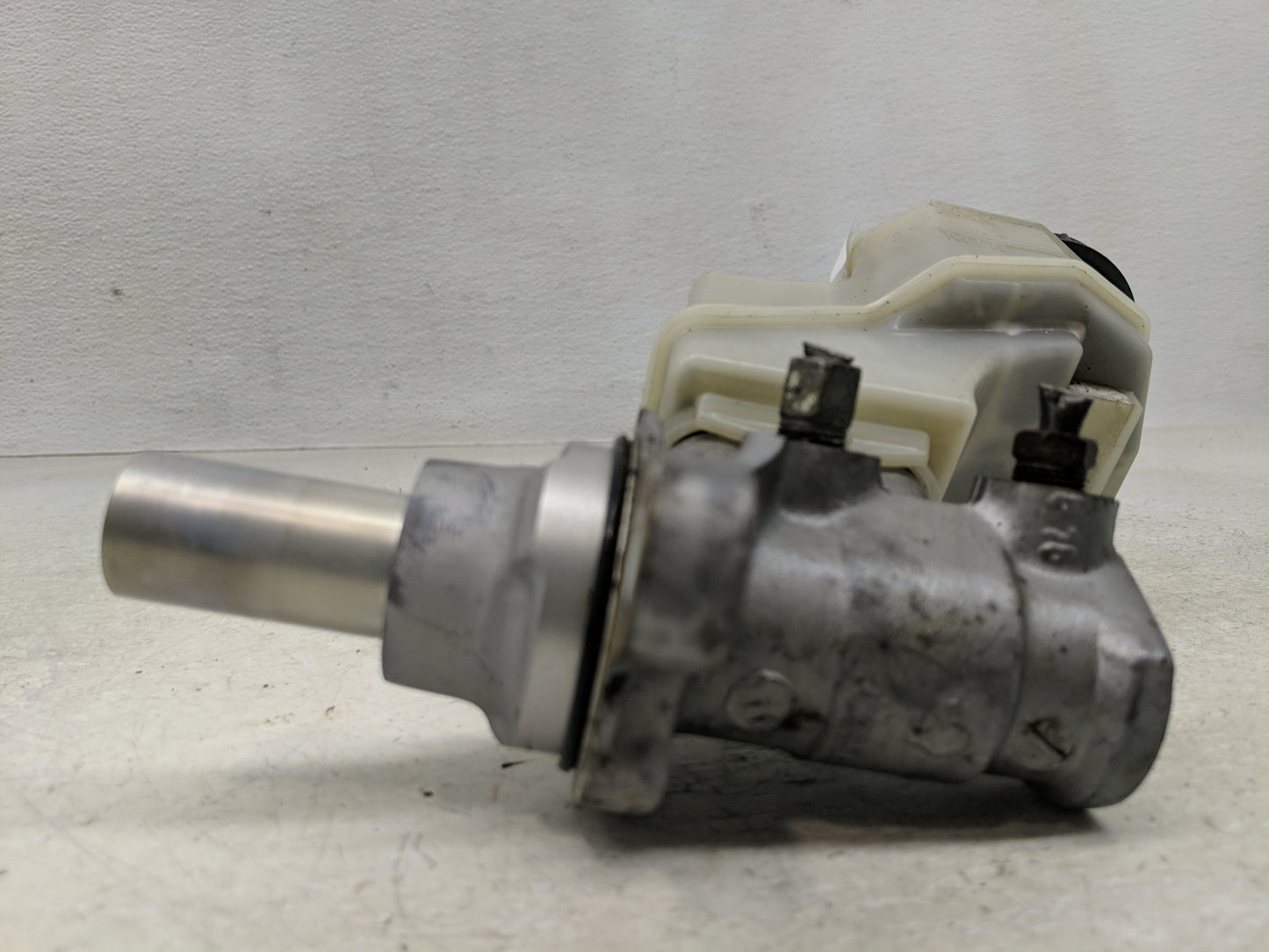 2013-2018 Nissan Altima Brake Master Cylinder 1311483 - Oemusedautoparts1.com