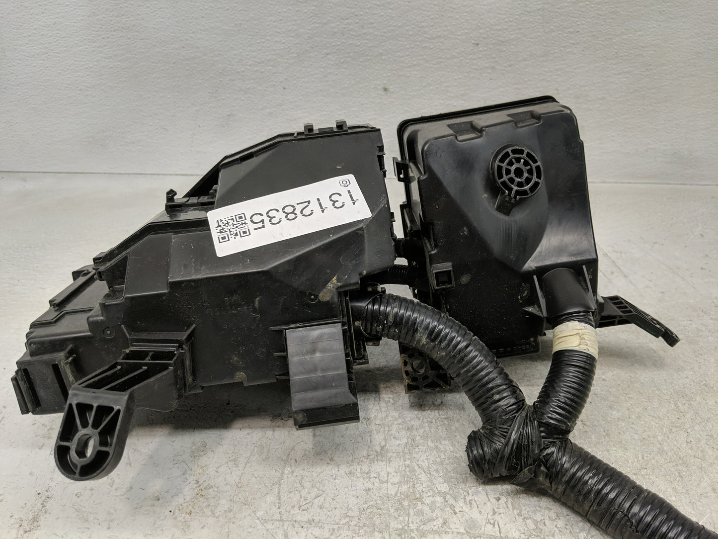 2013-2014 Nissan Altima Fusebox Fuse Box Panel Relay Module P/N:24383-3JA0A Fits Fits 2013 2014 OEM Used Auto Parts - Oemuse