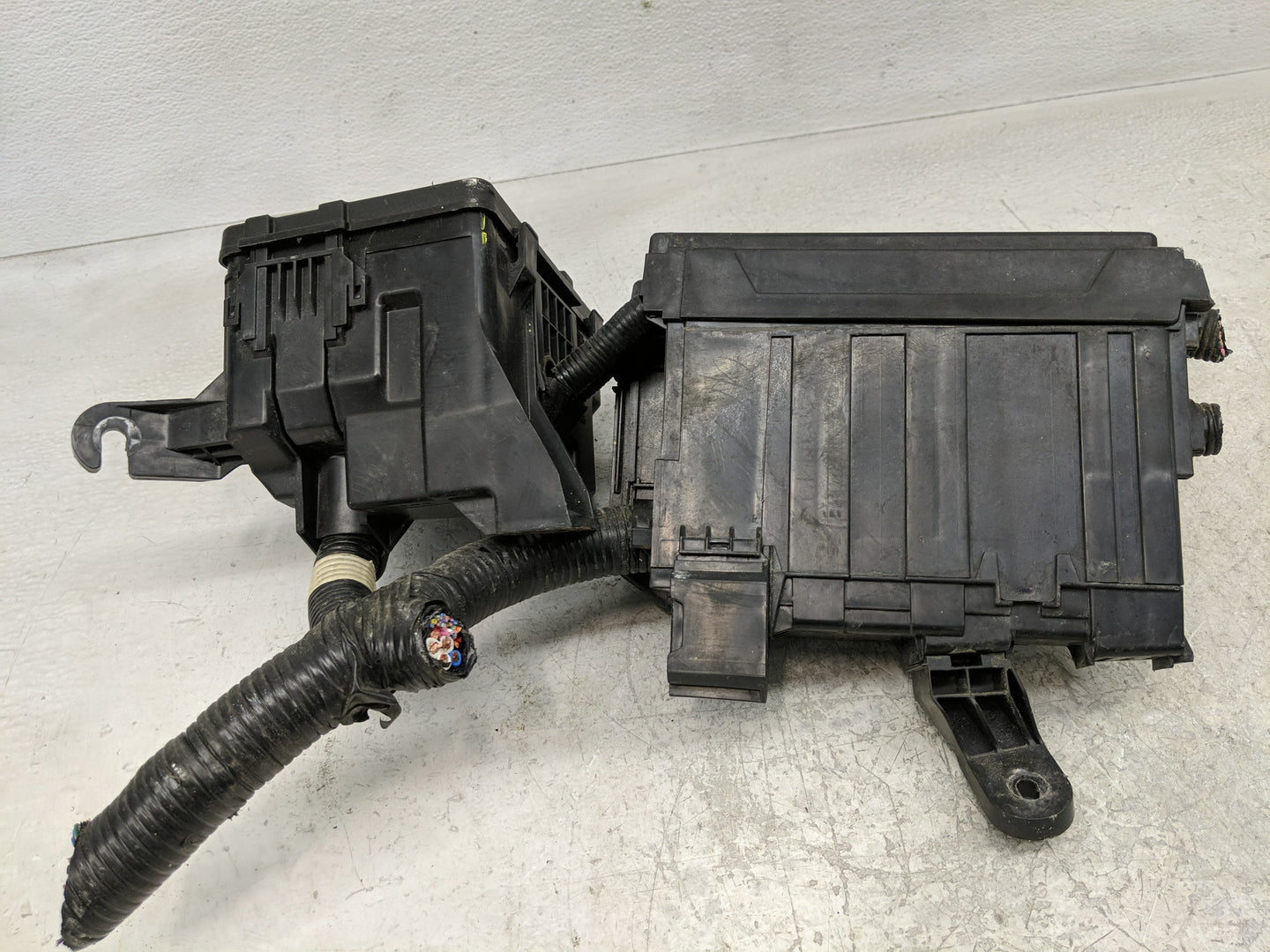 2013-2014 Nissan Altima Fusebox Fuse Box Panel Relay Module P/N:24383-3JA0A Fits Fits 2013 2014 OEM Used Auto Parts - Oemuse