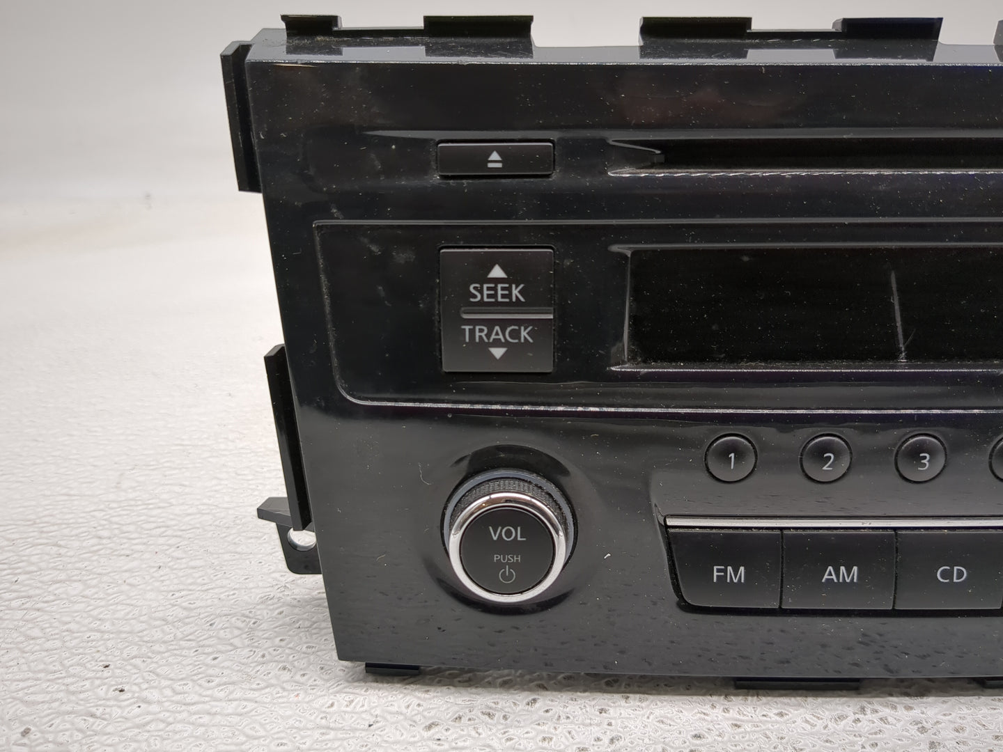 2013-2015 Nissan Altima Radio AM FM Cd Player Receiver Replacement P/N:28185 3TB0G Fits Fits 2013 2014 2015 OEM Used Auto Pa