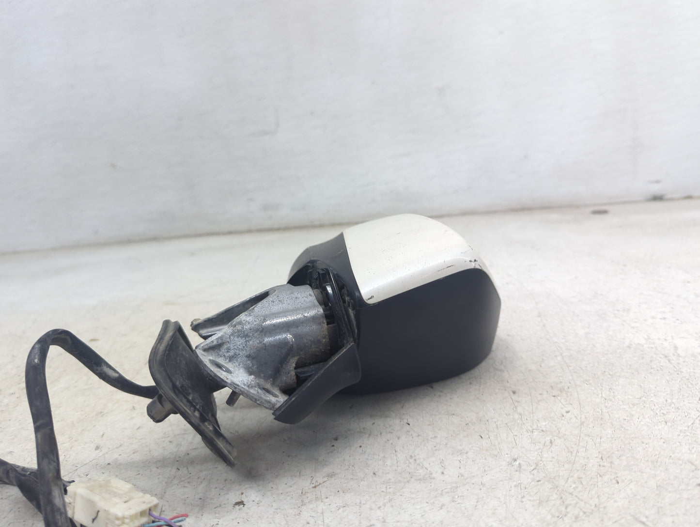 2014 Nissan Altima Passenger Side View Mirror - Right Door Mirror OEM Used - Oemusedautoparts1.com