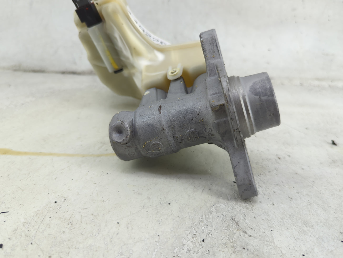 2013-2018 Nissan Altima Brake Master Cylinder 1492269 - Oemusedautoparts1.com