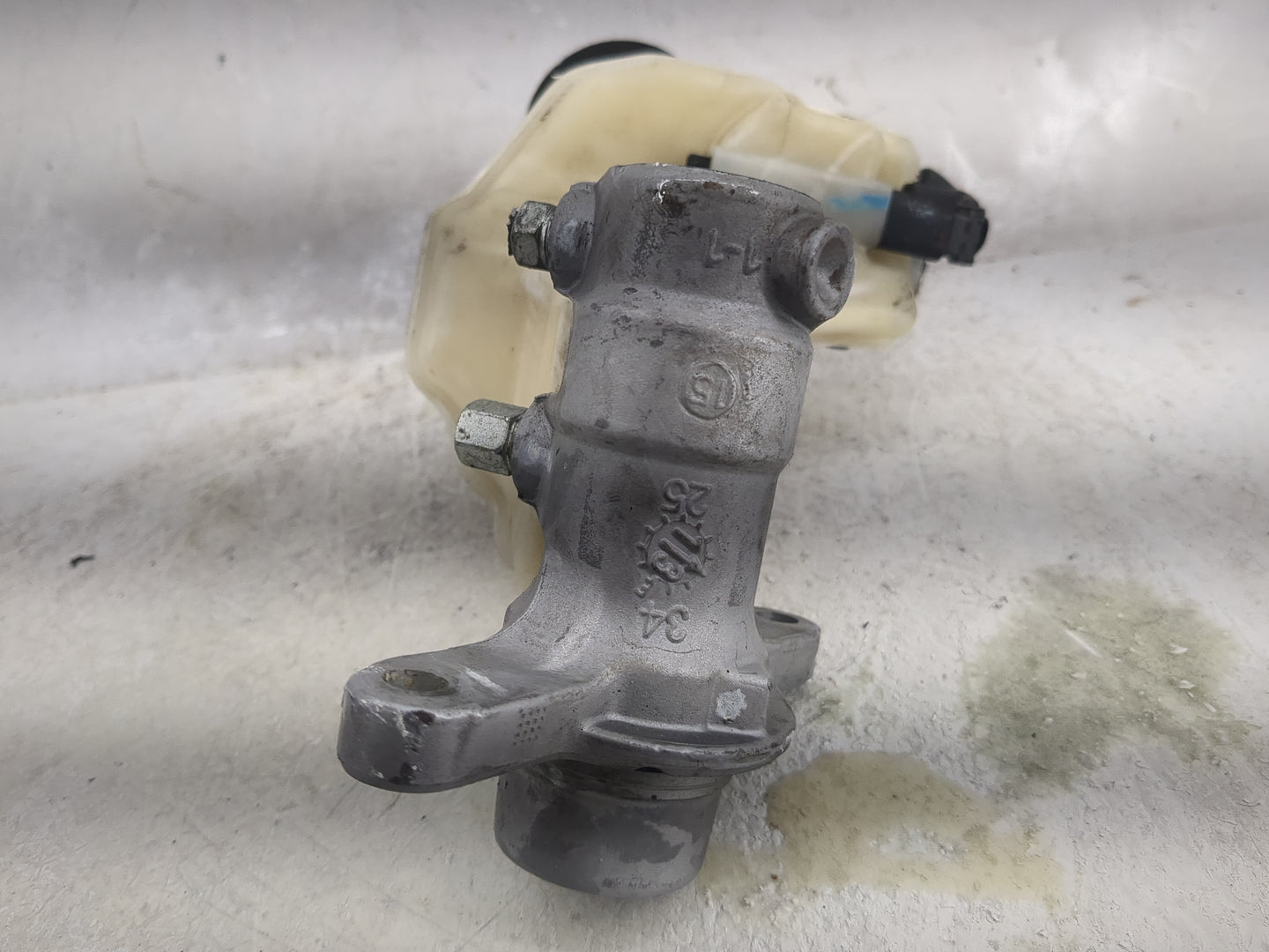 2013-2018 Nissan Altima Brake Master Cylinder 1497496 - Oemusedautoparts1.com