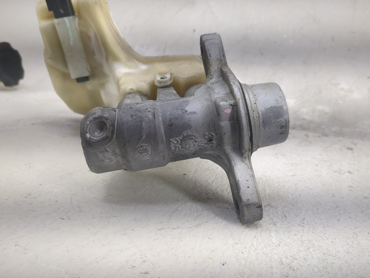 2013-2018 Nissan Altima Brake Master Cylinder 1497762 - Oemusedautoparts1.com