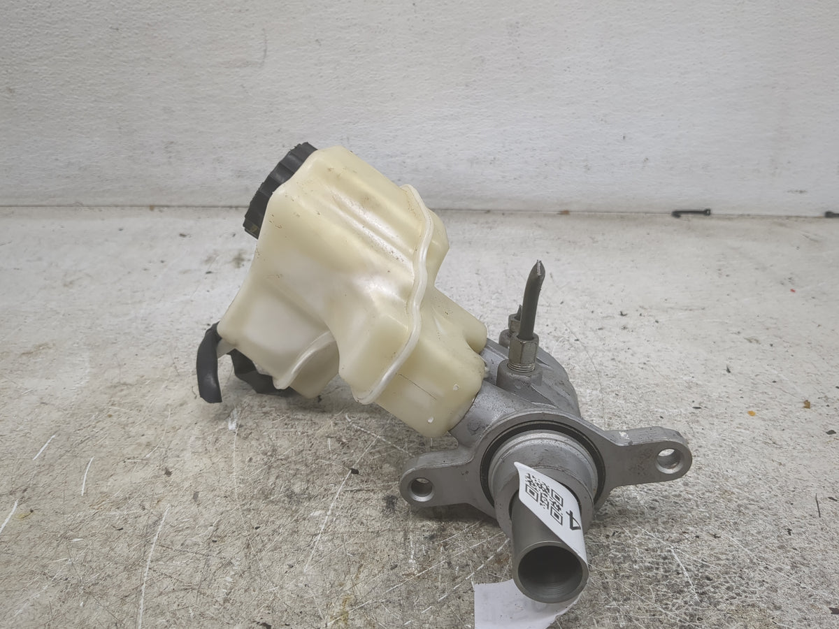 2013-2018 Nissan Altima Brake Master Cylinder 1500714 - Oemusedautoparts1.com