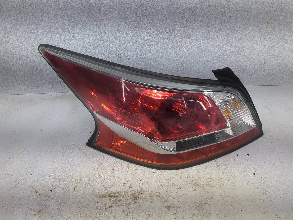 2014-2015 Nissan Altima Tail Light Assembly Driver Left OEM P/N:315-1977L-AS-L6 Fits Fits 2014 2015 OEM Used Auto Parts - Oe
