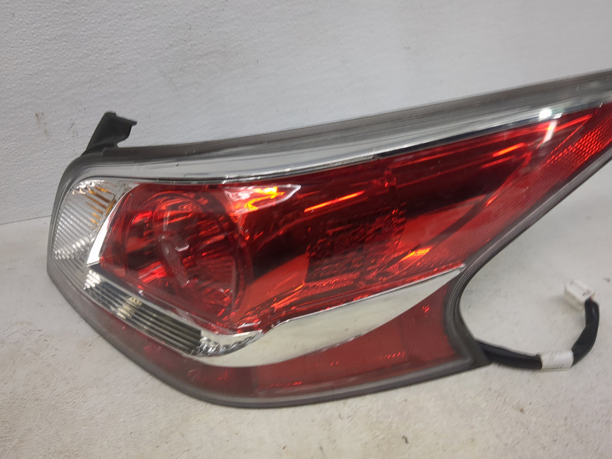 2014-2015 Nissan Altima Tail Light Assembly Passenger Right OEM P/N:949 463 Fits Fits 2014 2015 OEM Used Auto Parts - Oemuse