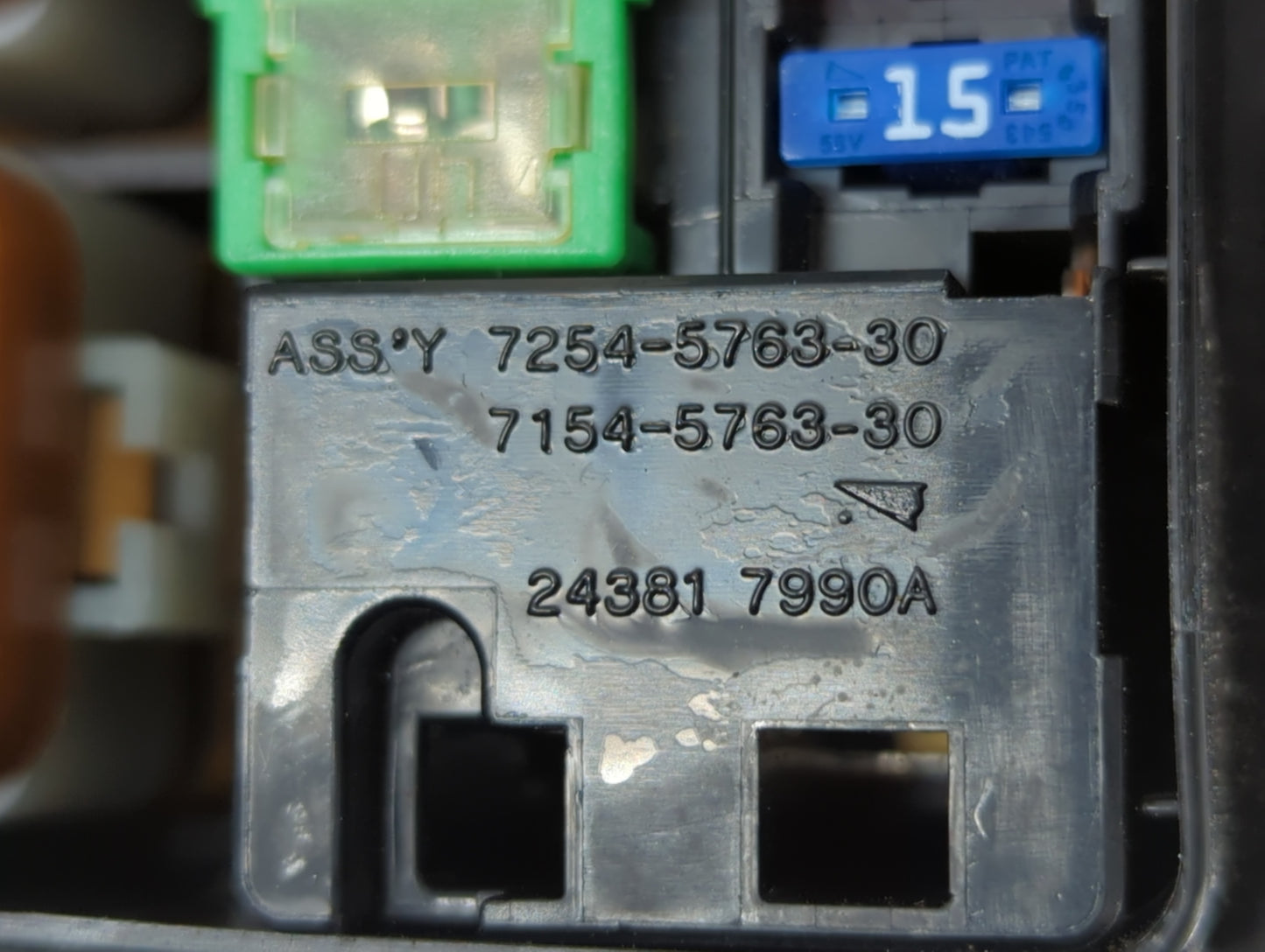 2013-2014 Nissan Altima Fusebox Fuse Box Panel Relay Module P/N:7254-5763-30 Fits Fits 2013 2014 OEM Used Auto Parts - Oemus