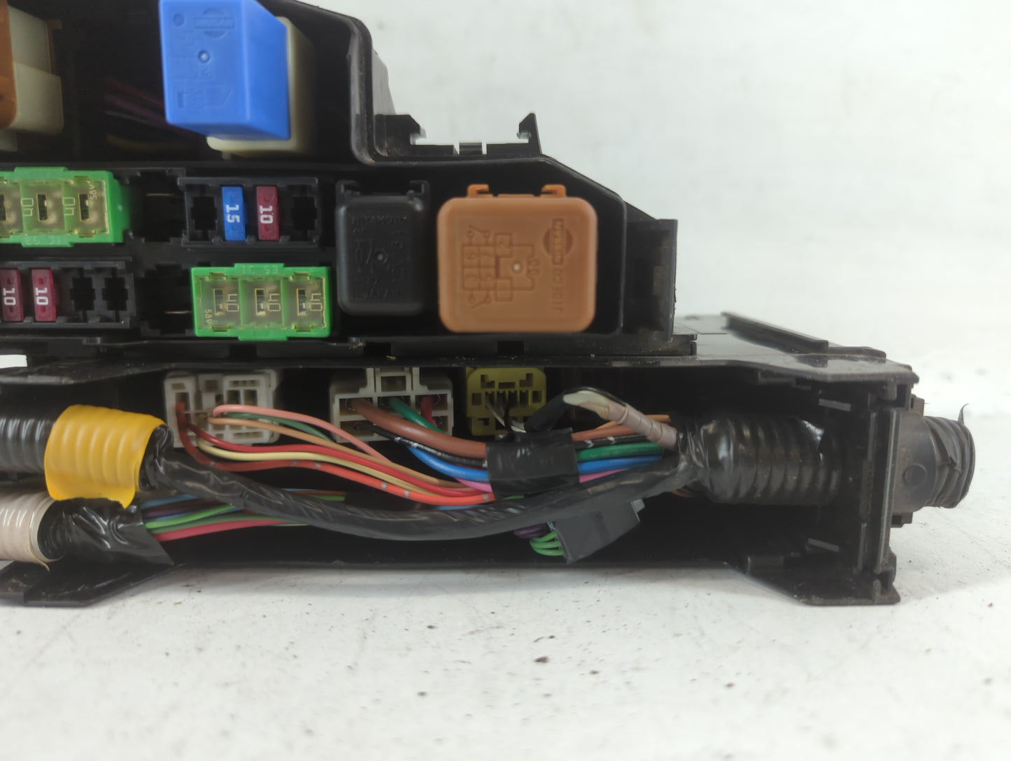 2013-2014 Nissan Altima Fusebox Fuse Box Panel Relay Module P/N:7254-5763-30 Fits Fits 2013 2014 OEM Used Auto Parts - Oemus