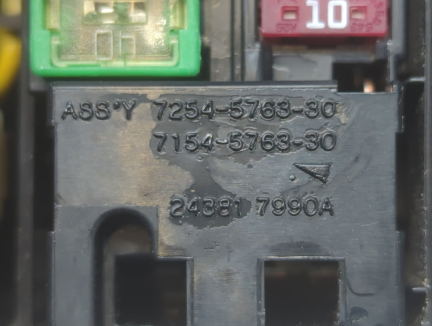 2013-2014 Nissan Altima Fusebox Fuse Box Panel Relay Module P/N:7254-5763-30 Fits Fits 2013 2014 OEM Used Auto Parts - Oemus