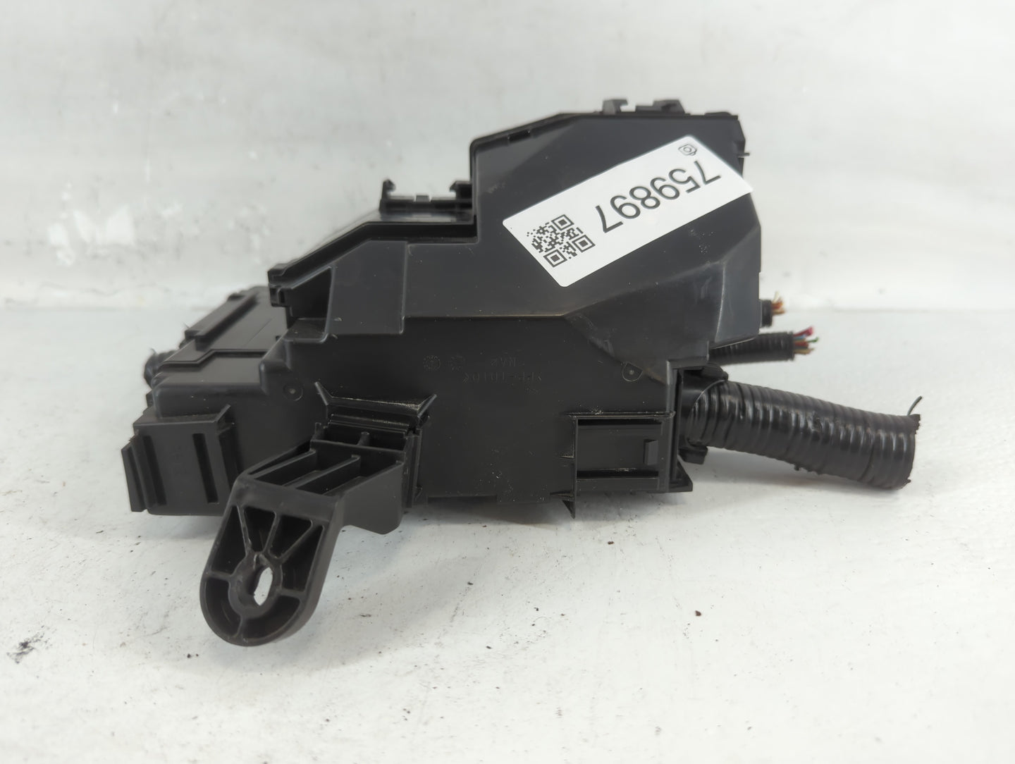 2013-2014 Nissan Altima Fusebox Fuse Box Panel Relay Module P/N:7254-5763-30 Fits Fits 2013 2014 OEM Used Auto Parts - Oemus