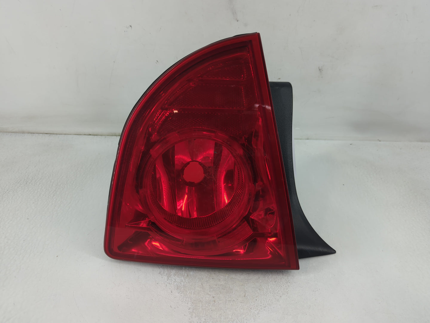 2014-2015 Nissan Altima Tail Light Assembly Driver Left OEM P/N:20314353 Fits Fits 2014 2015 OEM Used Auto Parts - Oemusedau