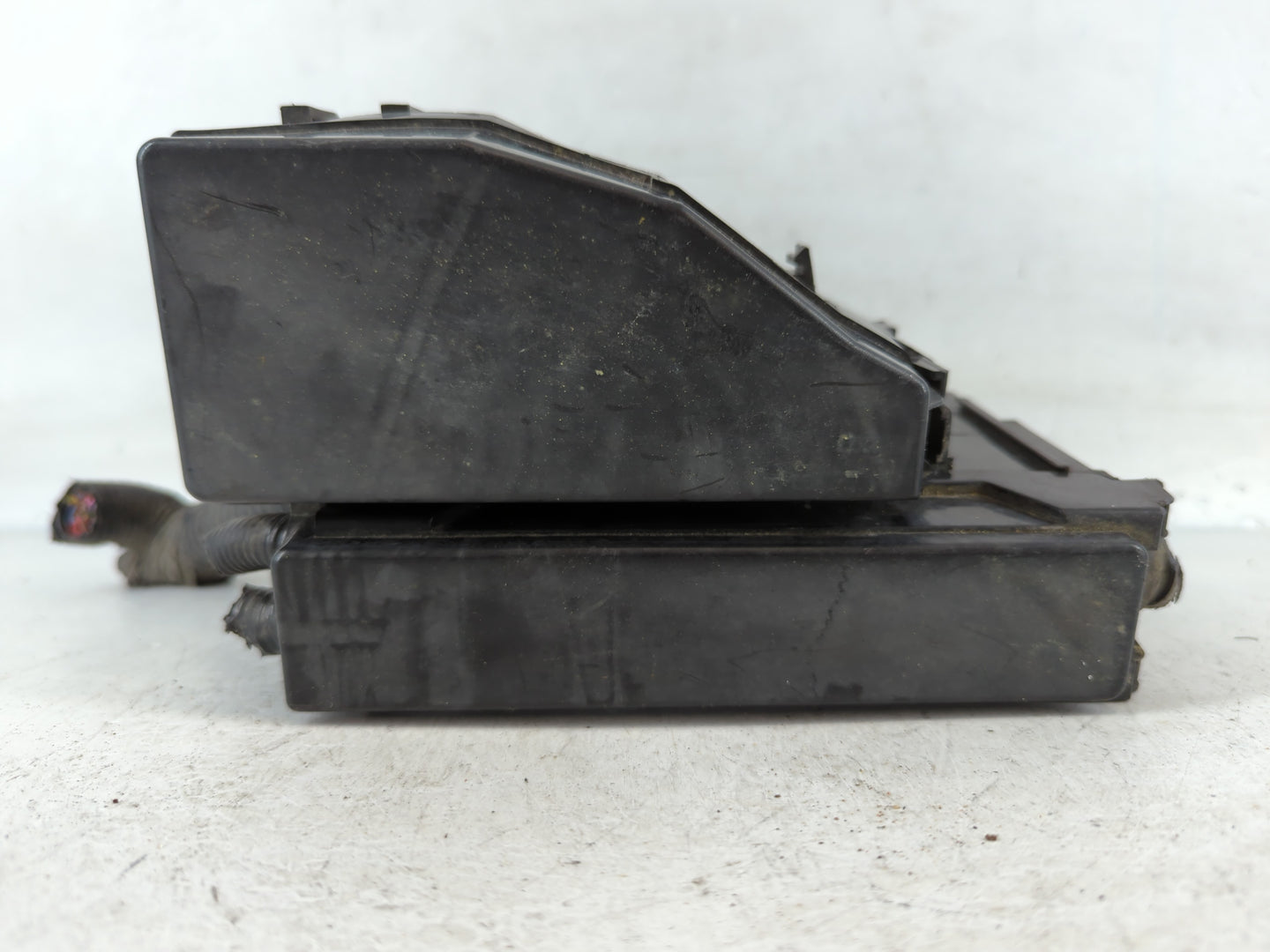 2013-2014 Nissan Altima Fusebox Fuse Box Panel Relay Module P/N:7254-5763-30 Fits Fits 2013 2014 OEM Used Auto Parts - Oemus